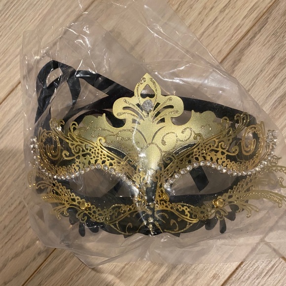 Masquerade Mask - Picture 2 of 2